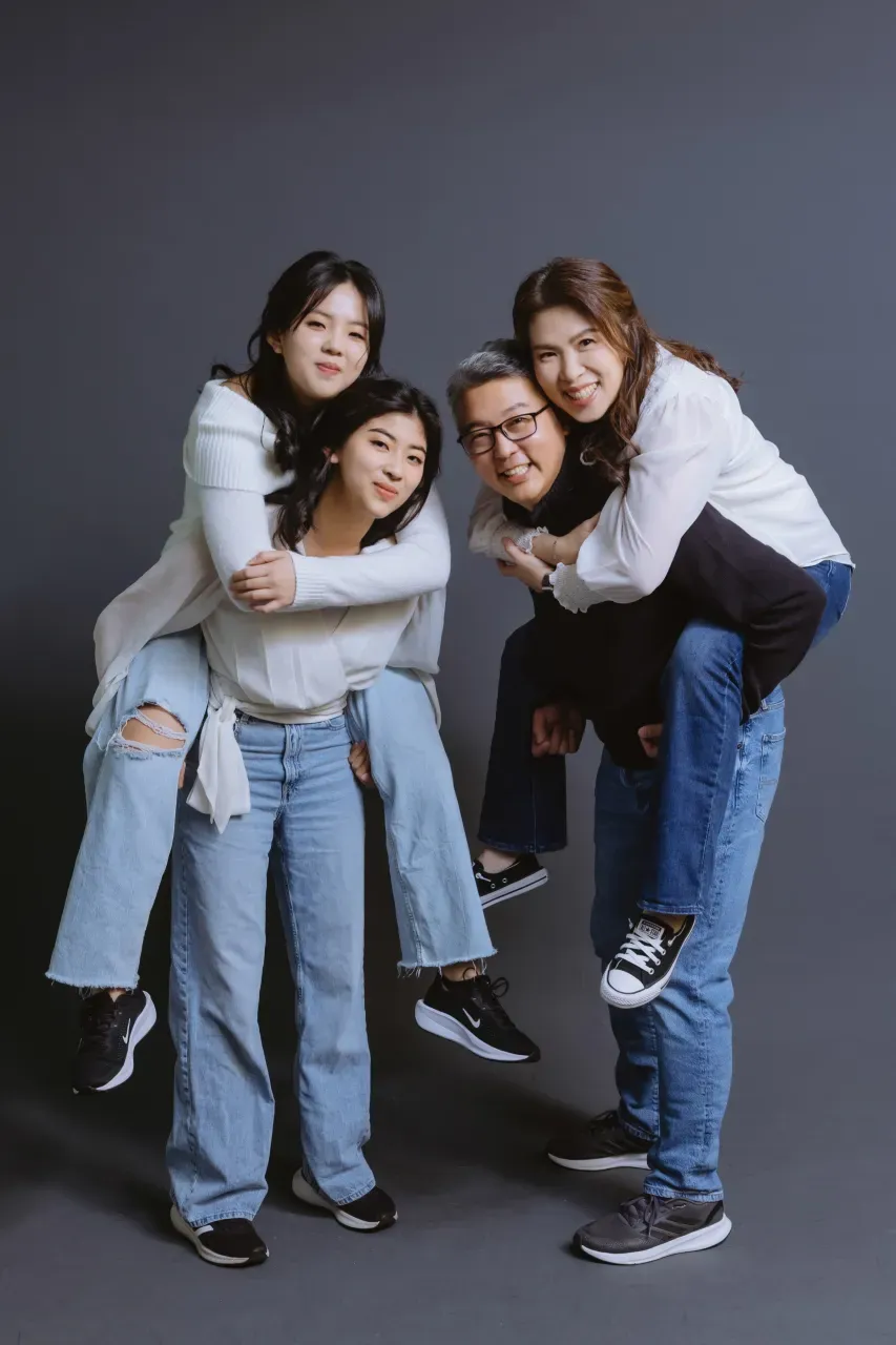 Candid family photoshoot Singapore - relaxed family photography in casual outfits