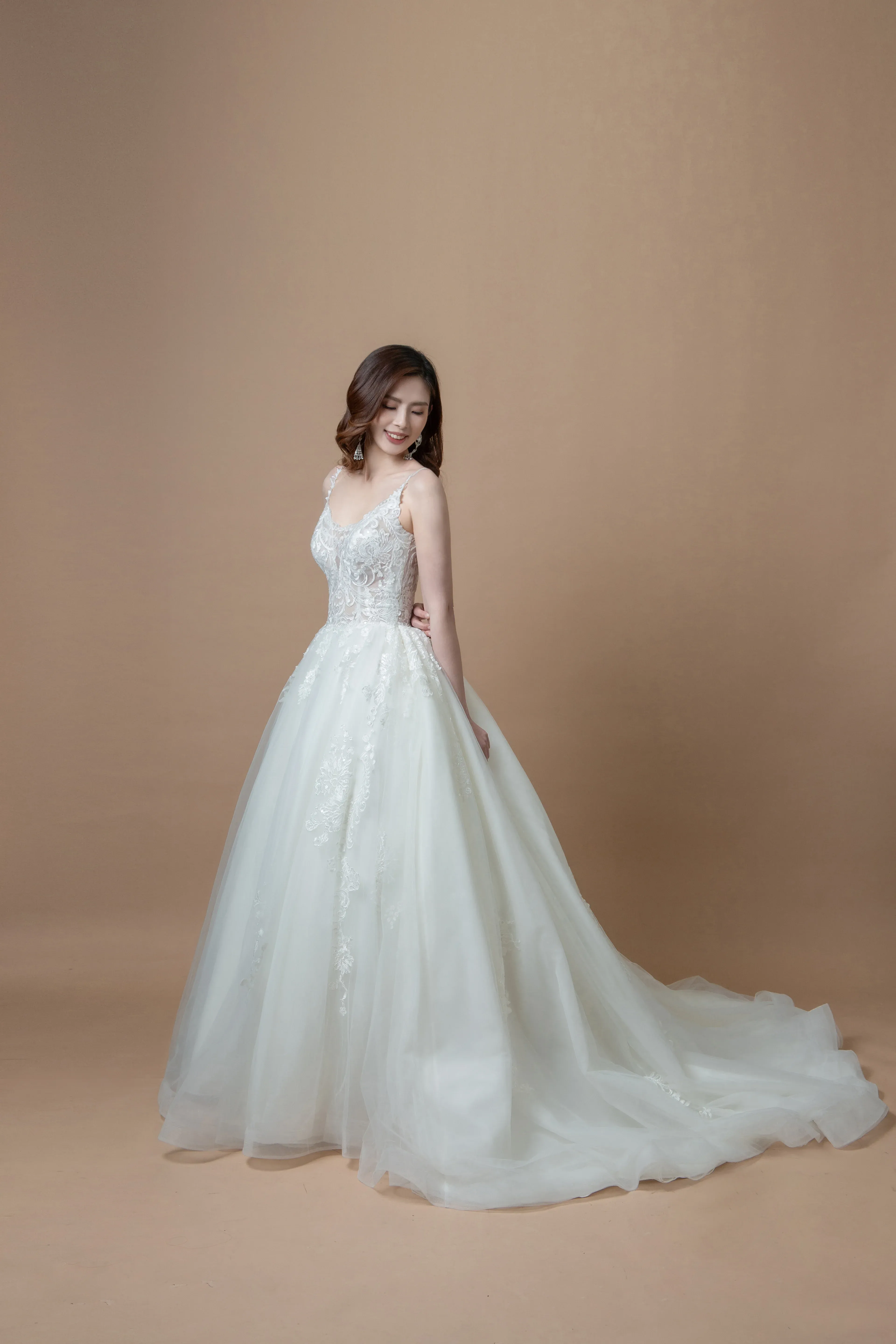 Wedding gown rental — Cang-Ai