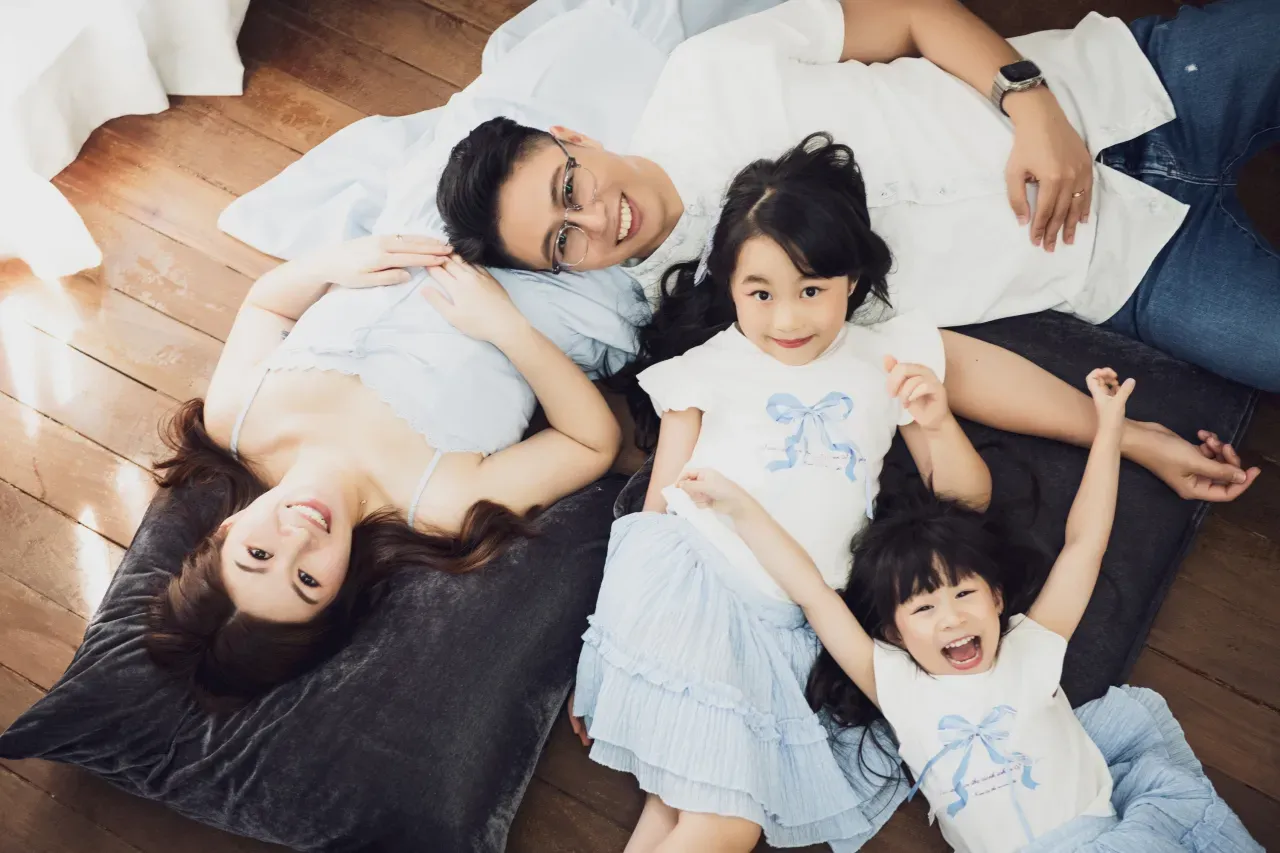 Candid family photoshoot Singapore - relaxed family photography in casual outfits