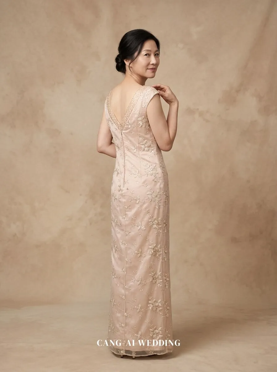 mother_gown_63 - Glancing softly over her shoulder