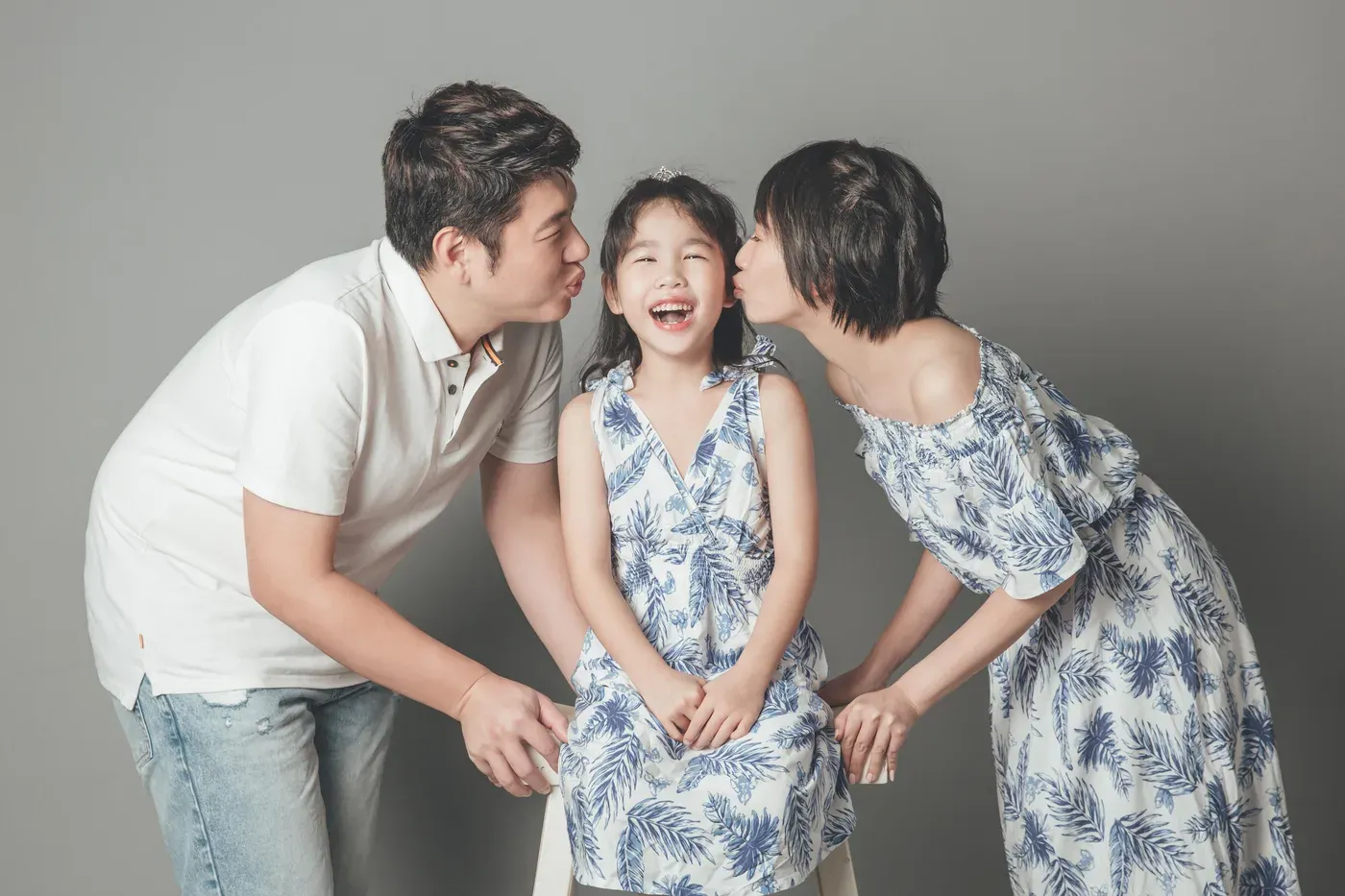 Candid family photoshoot Singapore - relaxed family photography in casual outfits