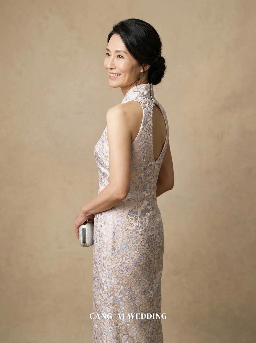 mother_gown_86 - Turning softly with a warm glance