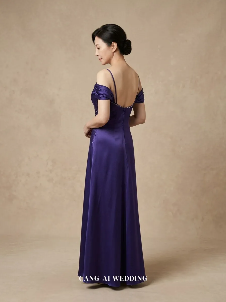 mother_gown_28 - Turning gracefully from the light