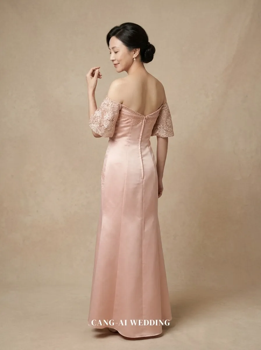 mother_gown_51 - Elegant turn showing back profile