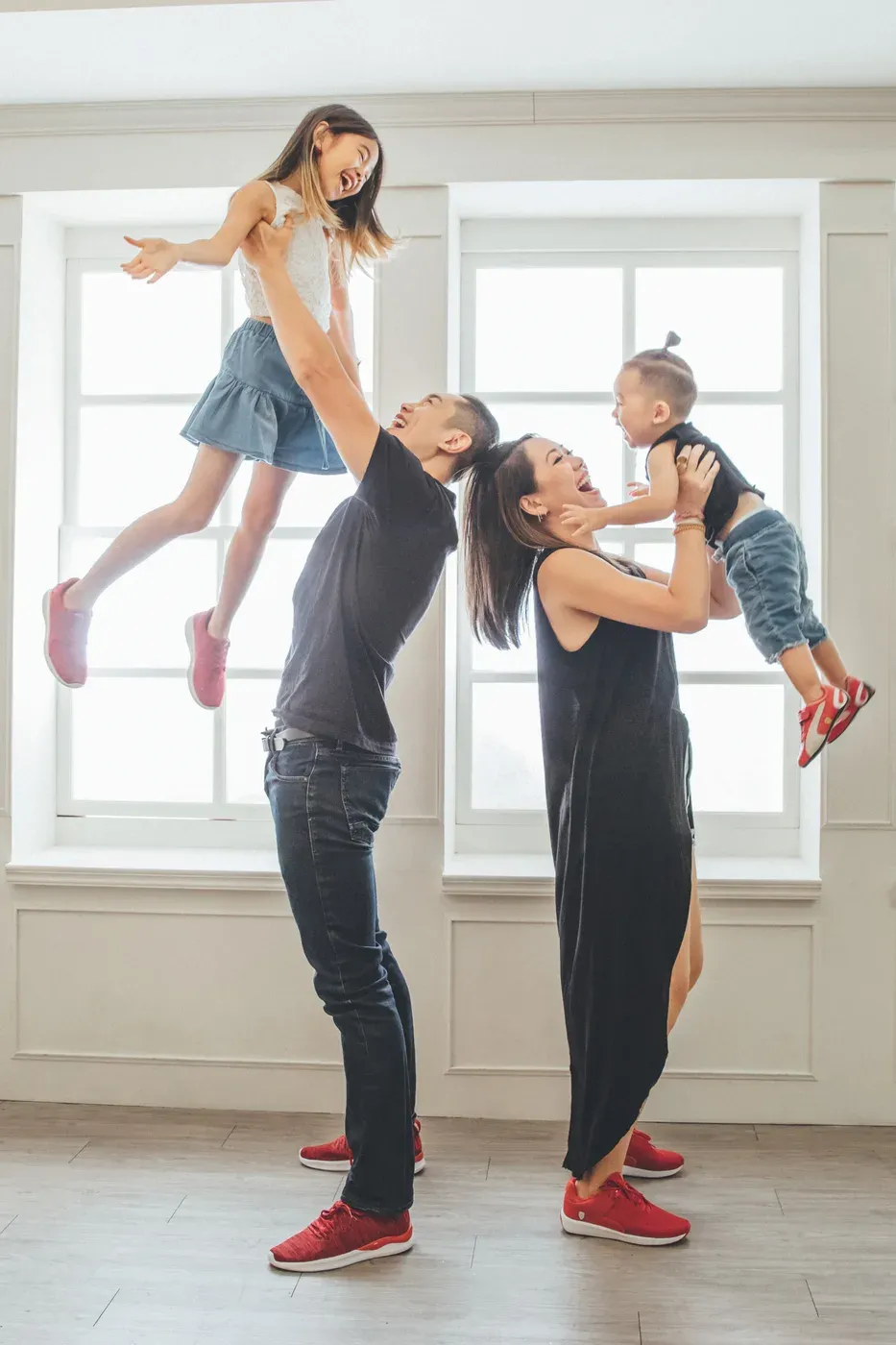 Candid family photoshoot Singapore - relaxed family photography in casual outfits